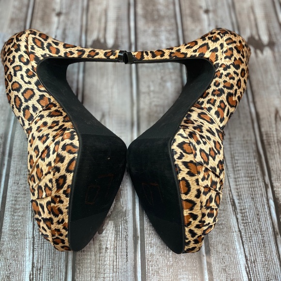 Forever 21 leopard print stiletto heels - Picture 7 of 8